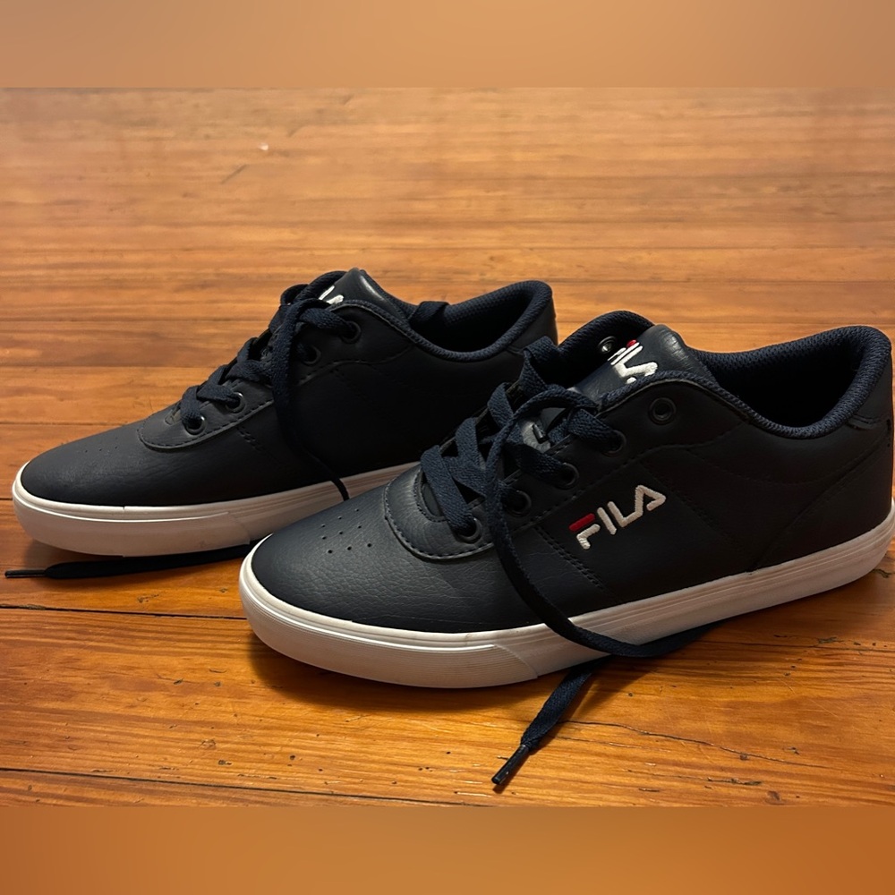 Fila Big Boy Size 5.5 casual navy/white sneakers